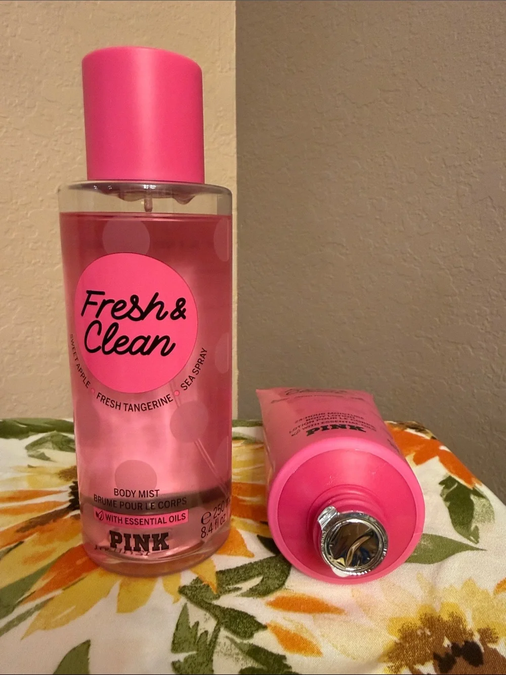 Victoria’s Secret Fresh and Clean 2 pc Set Body Mist and Body Lotion 90% Full